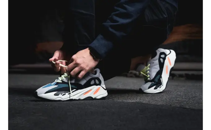 Пример коллаборации брендов: Канье Уэст и Adidas